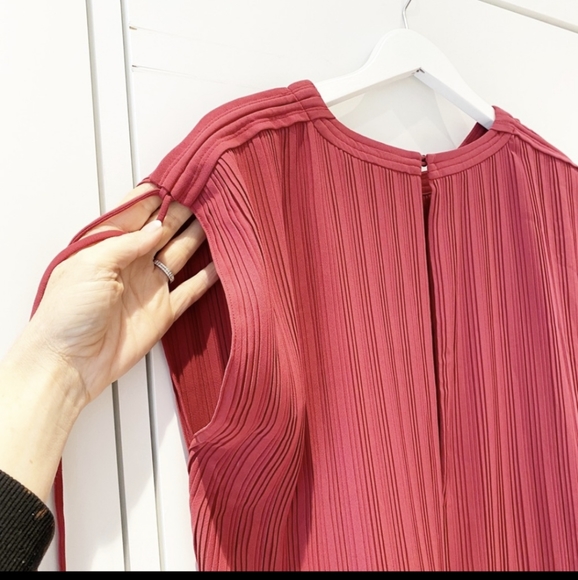 BNWT Club Monaco Pleated Viga Romper in Rose - Picture 6 of 6